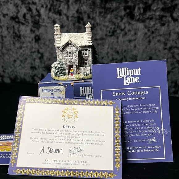 Lilliput Lane | Patterdale Cottage | Lakeland Christmas Collection - Picture 2 of 15